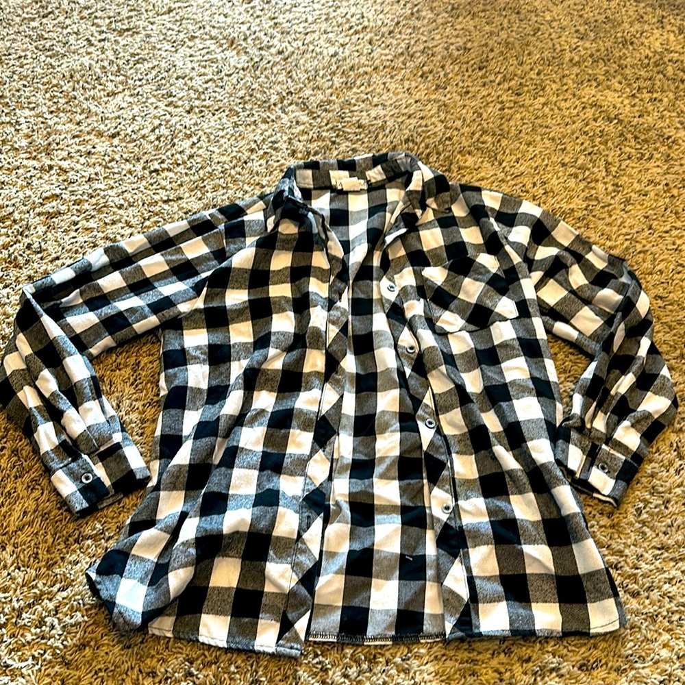 Black plaid long sleeve shirt